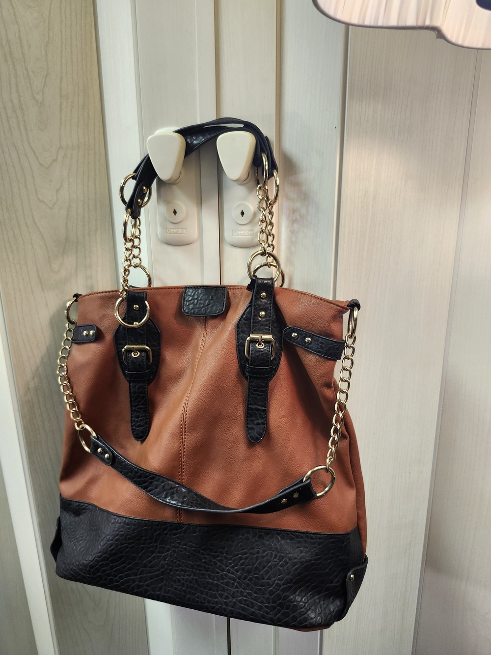 CESA LONDON NEW YORKTwo-Tone Brown and Black Shoulder Bag with Gold Chain Detail